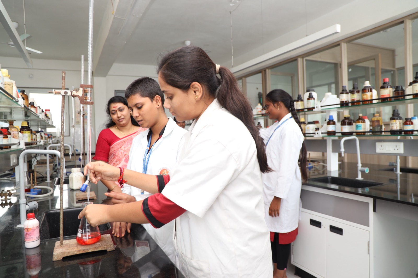Pharmaceutical analysis lab